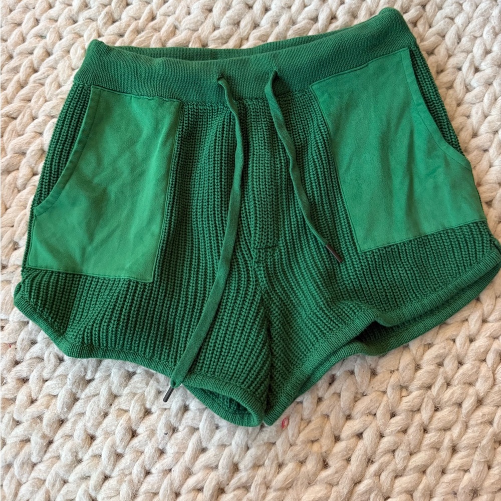 Ser.O.YA shorts in a beautiful emerald green!